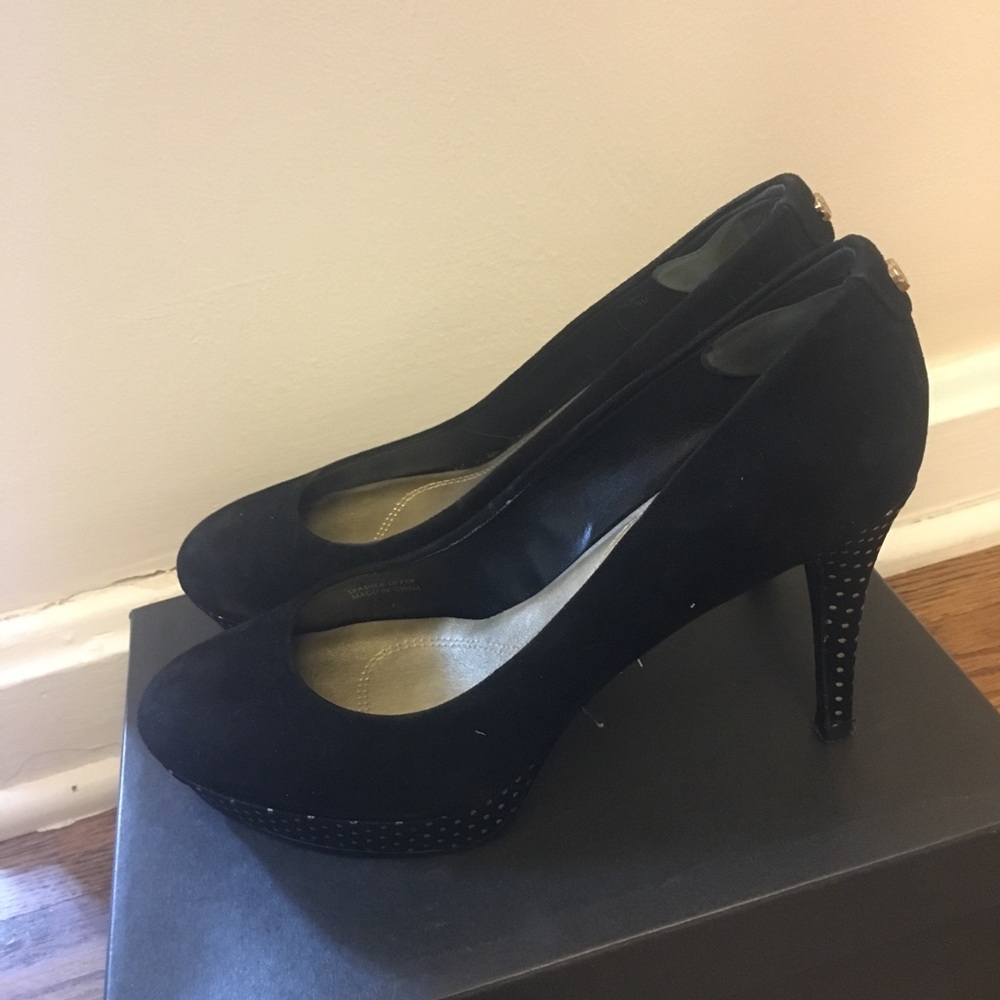 Tahari Sophia Pumps in Black with Gold Spots